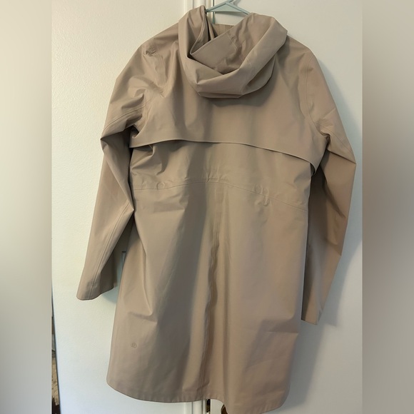 Lululemon raincoat - Picture 2 of 2